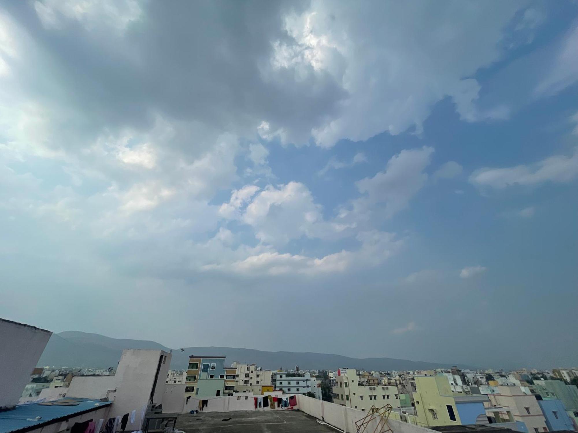 Pearl Stays, Tirupati - Very Convenient For The People Coming From Bangalore And Chennai - You Can Skip City Traffic While Reaching Any Temple In Tirupati - Covered Parking - 24Hrs Front Desk And Hot Water - Free Wifi - Flexible Checkin-In Check-Out 外观 照片