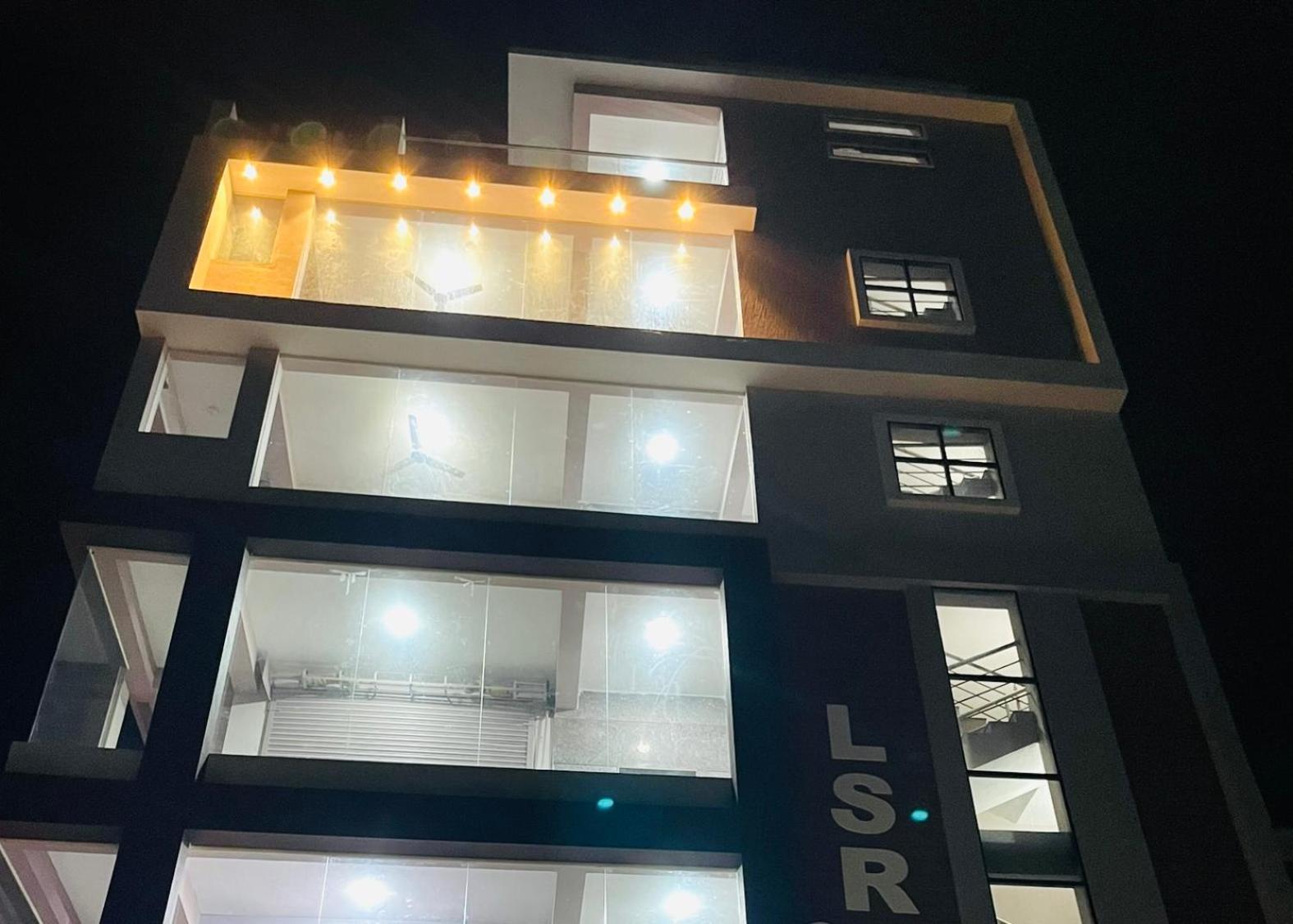 Pearl Stays, Tirupati - Very Convenient For The People Coming From Bangalore And Chennai - You Can Skip City Traffic While Reaching Any Temple In Tirupati - Covered Parking - 24Hrs Front Desk And Hot Water - Free Wifi - Flexible Checkin-In Check-Out 外观 照片