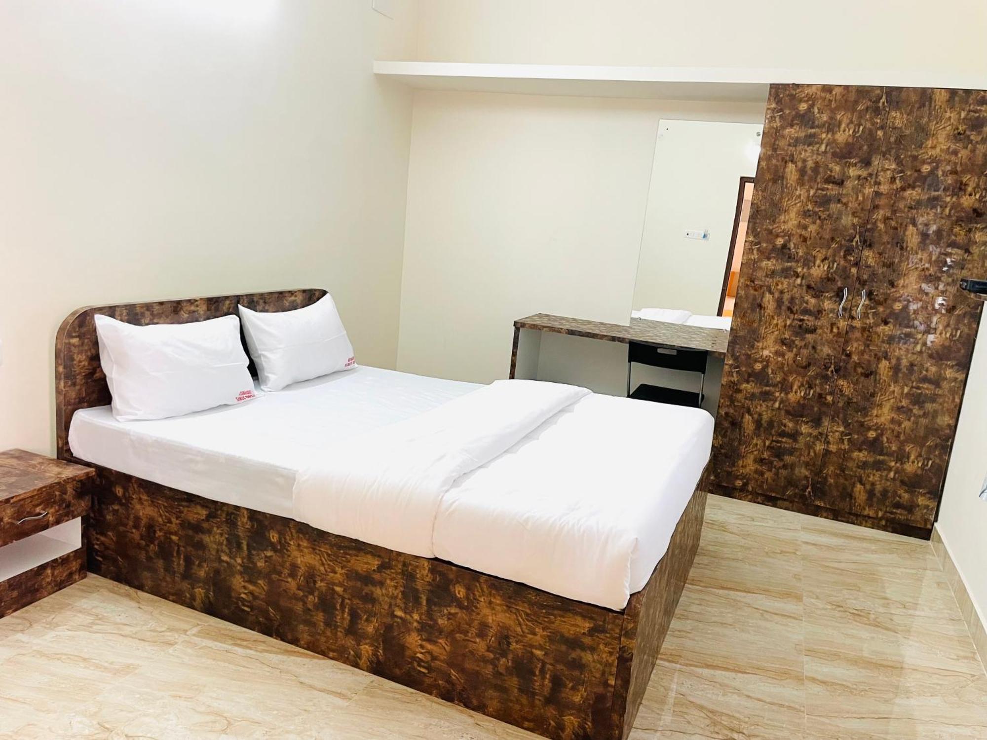 Pearl Stays, Tirupati - Very Convenient For The People Coming From Bangalore And Chennai - You Can Skip City Traffic While Reaching Any Temple In Tirupati - Covered Parking - 24Hrs Front Desk And Hot Water - Free Wifi - Flexible Checkin-In Check-Out 外观 照片