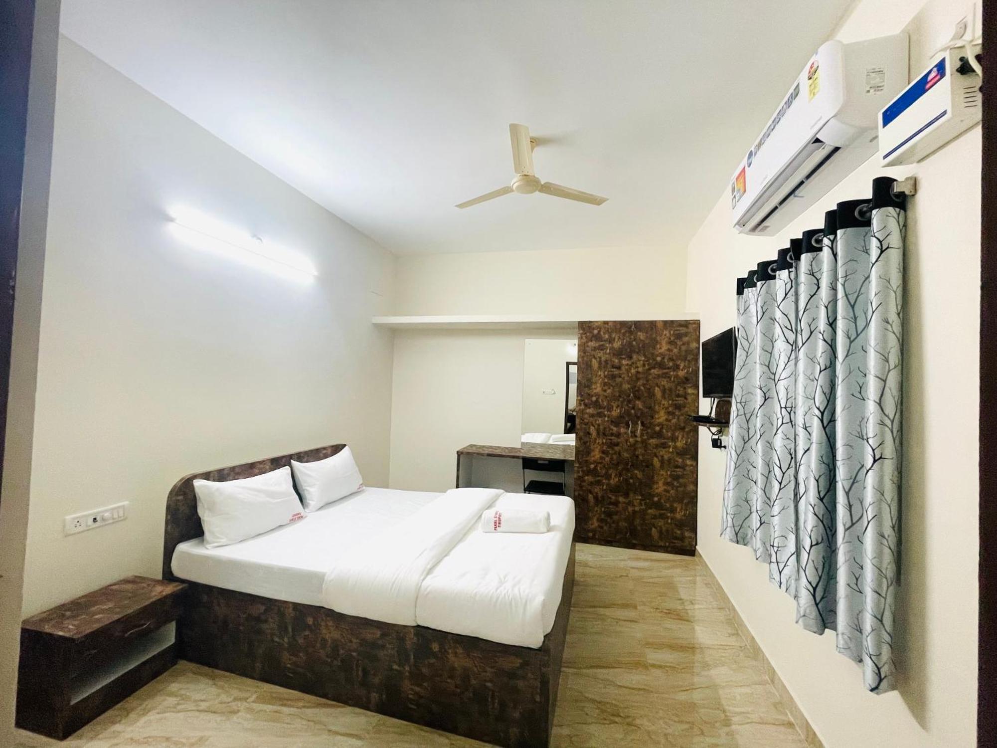Pearl Stays, Tirupati - Very Convenient For The People Coming From Bangalore And Chennai - You Can Skip City Traffic While Reaching Any Temple In Tirupati - Covered Parking - 24Hrs Front Desk And Hot Water - Free Wifi - Flexible Checkin-In Check-Out 外观 照片