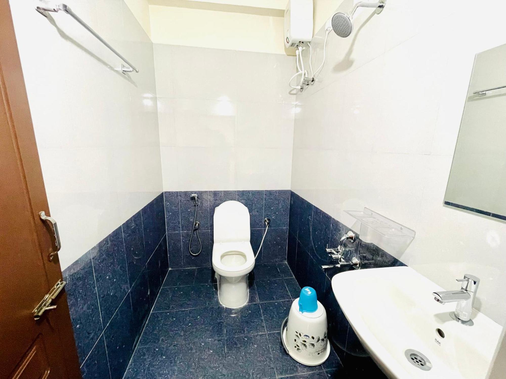Pearl Stays, Tirupati - Very Convenient For The People Coming From Bangalore And Chennai - You Can Skip City Traffic While Reaching Any Temple In Tirupati - Covered Parking - 24Hrs Front Desk And Hot Water - Free Wifi - Flexible Checkin-In Check-Out 外观 照片