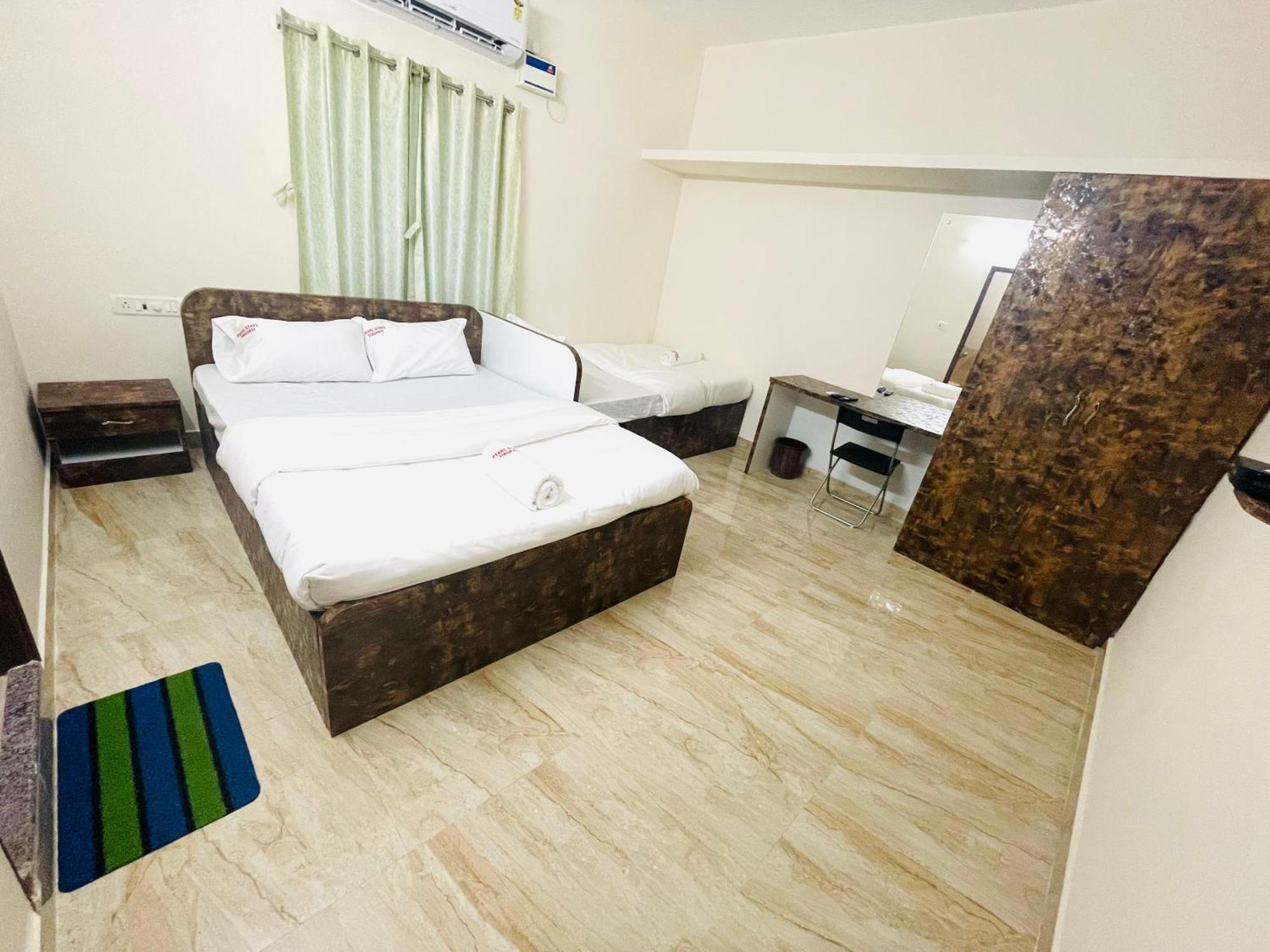 Pearl Stays, Tirupati - Very Convenient For The People Coming From Bangalore And Chennai - You Can Skip City Traffic While Reaching Any Temple In Tirupati - Covered Parking - 24Hrs Front Desk And Hot Water - Free Wifi - Flexible Checkin-In Check-Out 外观 照片