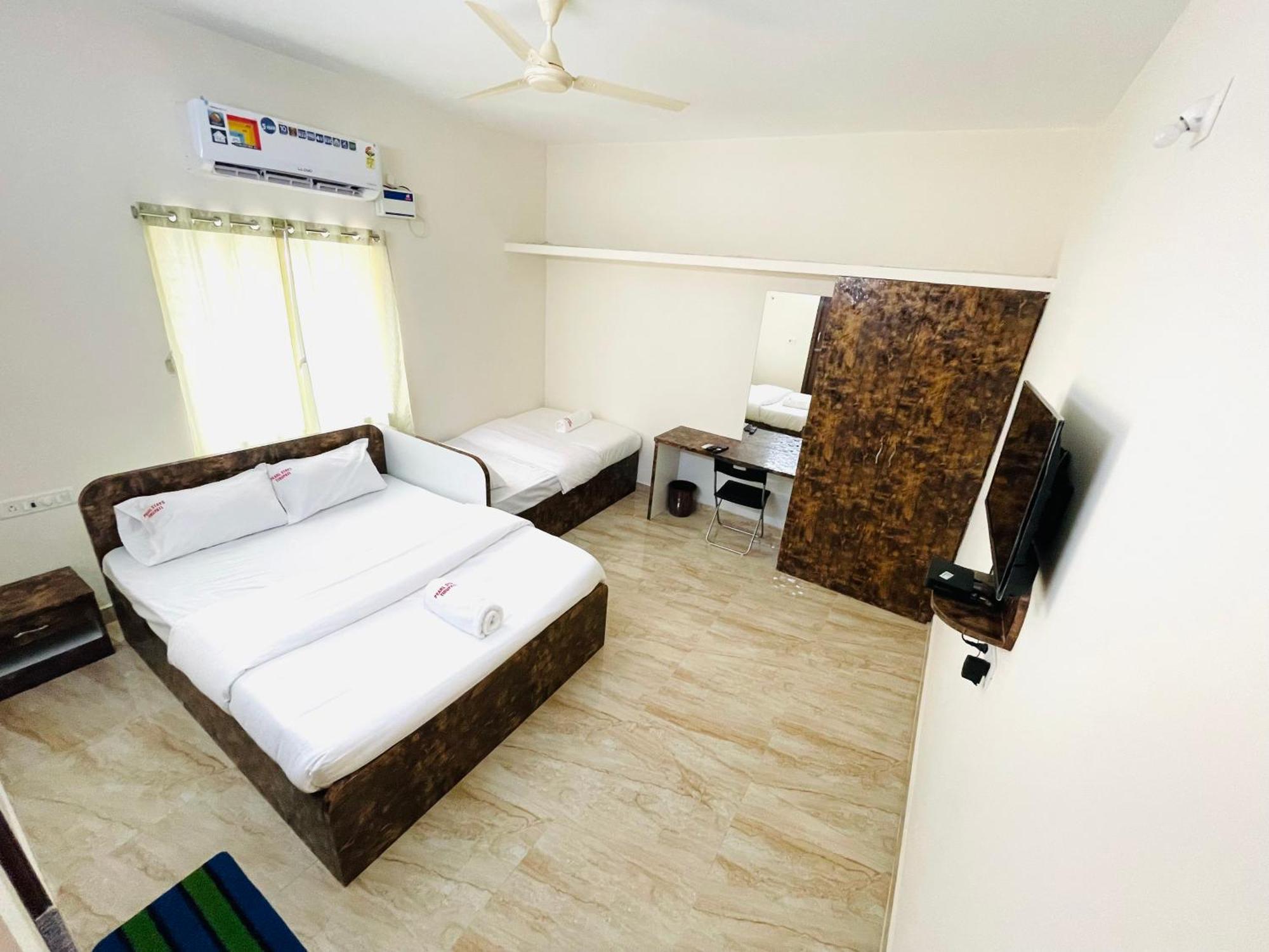 Pearl Stays, Tirupati - Very Convenient For The People Coming From Bangalore And Chennai - You Can Skip City Traffic While Reaching Any Temple In Tirupati - Covered Parking - 24Hrs Front Desk And Hot Water - Free Wifi - Flexible Checkin-In Check-Out 外观 照片