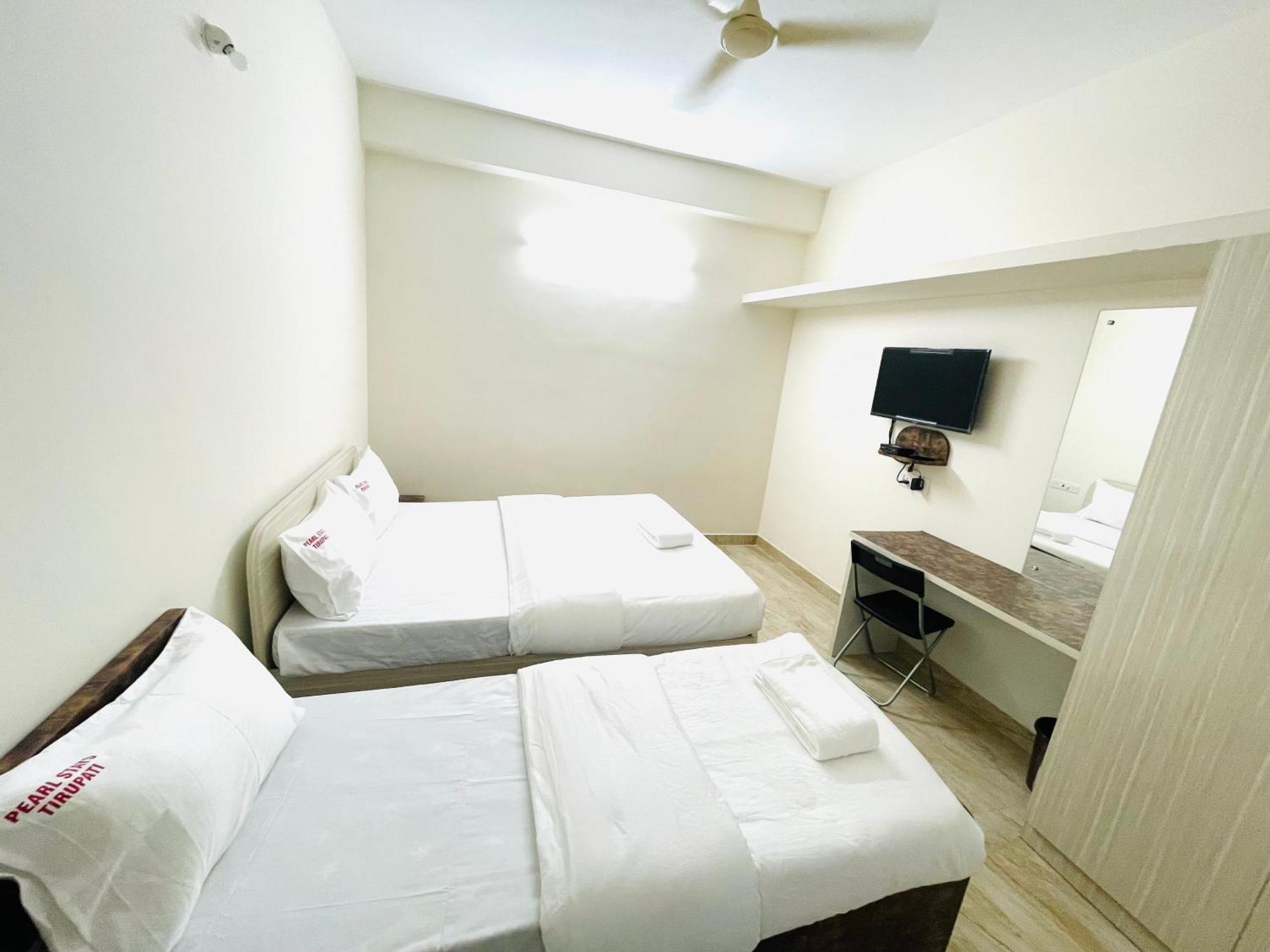 Pearl Stays, Tirupati - Very Convenient For The People Coming From Bangalore And Chennai - You Can Skip City Traffic While Reaching Any Temple In Tirupati - Covered Parking - 24Hrs Front Desk And Hot Water - Free Wifi - Flexible Checkin-In Check-Out 外观 照片
